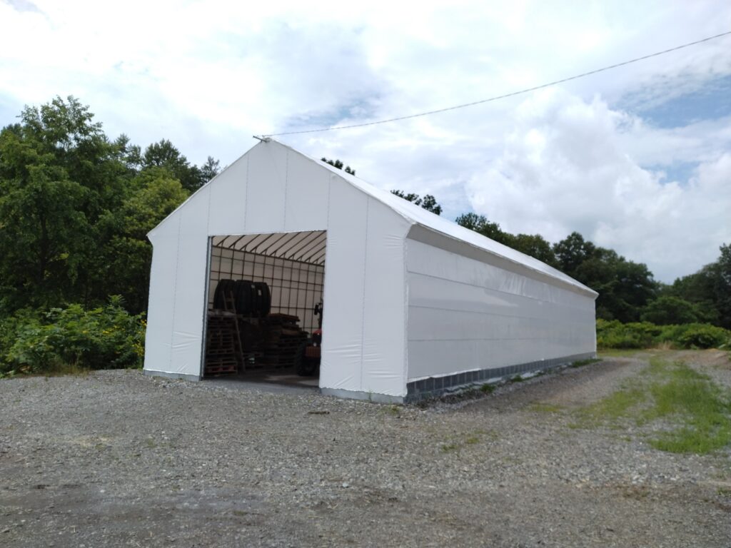 北海道真狩村の農機具倉庫として施工した大型ビニールハウス