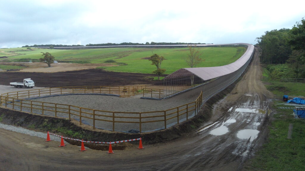 新冠町の競走馬用屋内坂路施設