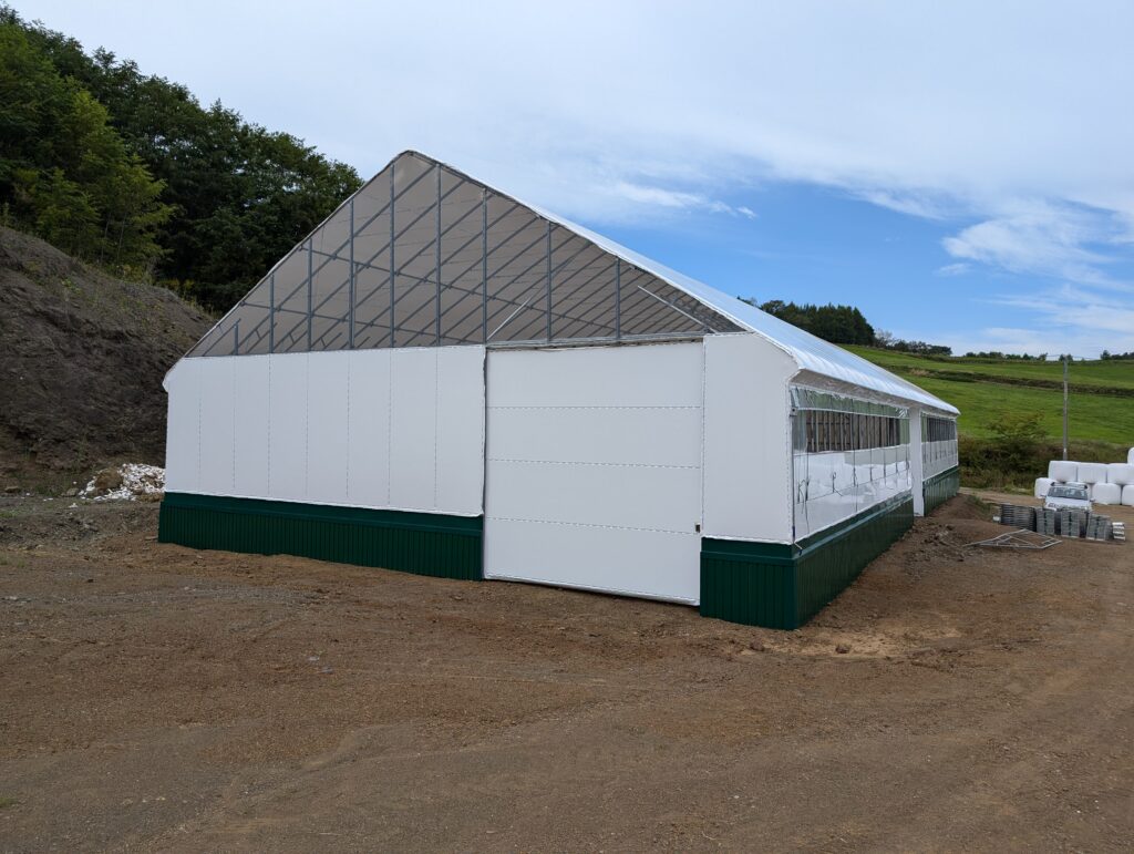 北海道北見市の農機具倉庫として施工した大型ビニールハウス